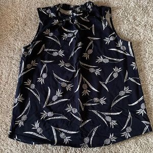 🌟 5/$20 Ann Taylor Navy/White Sleeveless Blouse. Size M